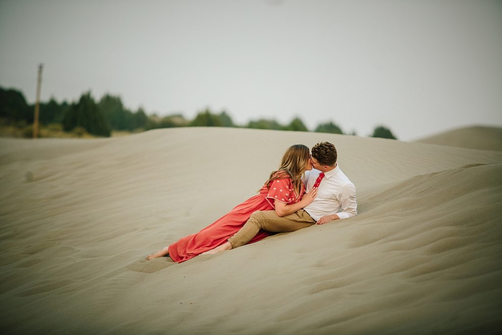 dramatic kissing poses for engagement photos 