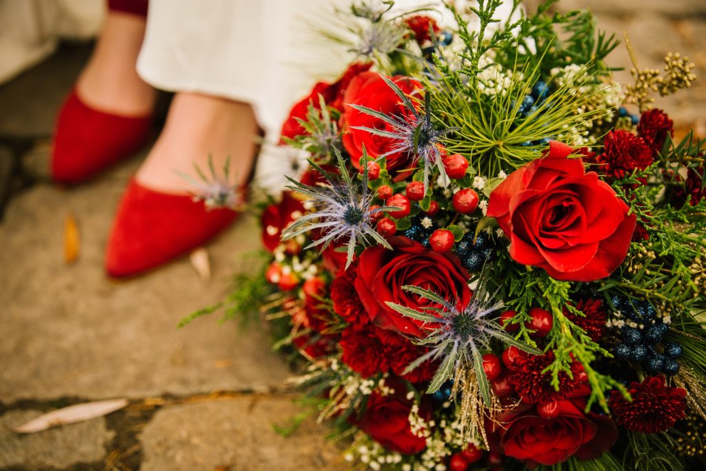 Jackson Hole wedding photographer captures red and green wedding flowers