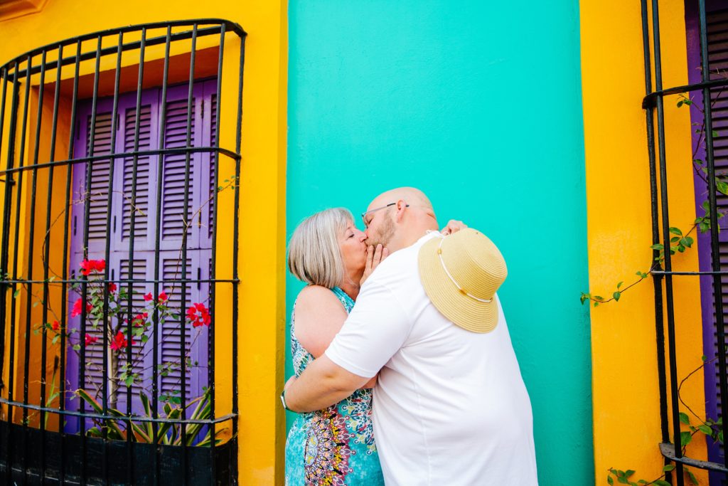 Jackson Hole wedding photographer captures kissing in mazatlan