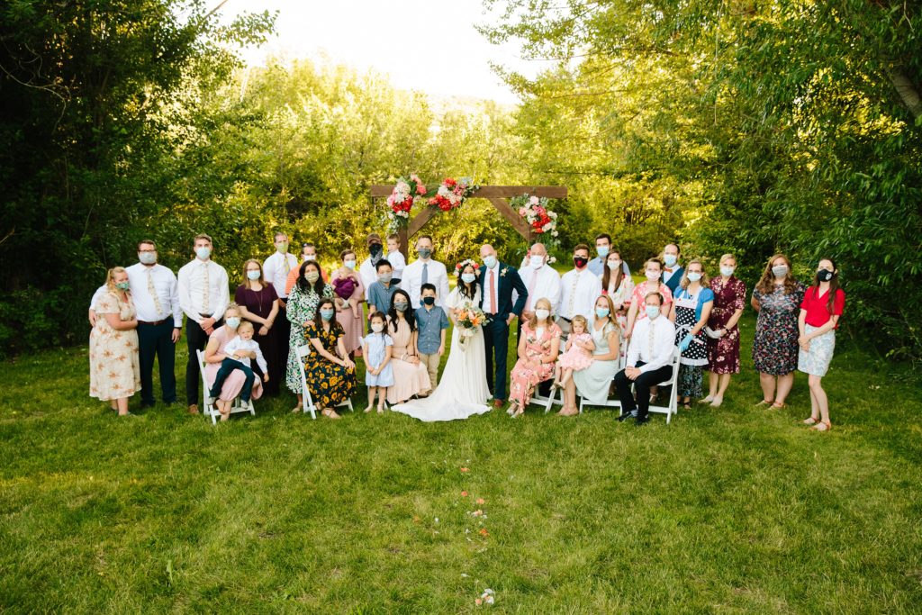 Jackson Hole wedding photographer captures Big family photo at pocatello idaho wedding