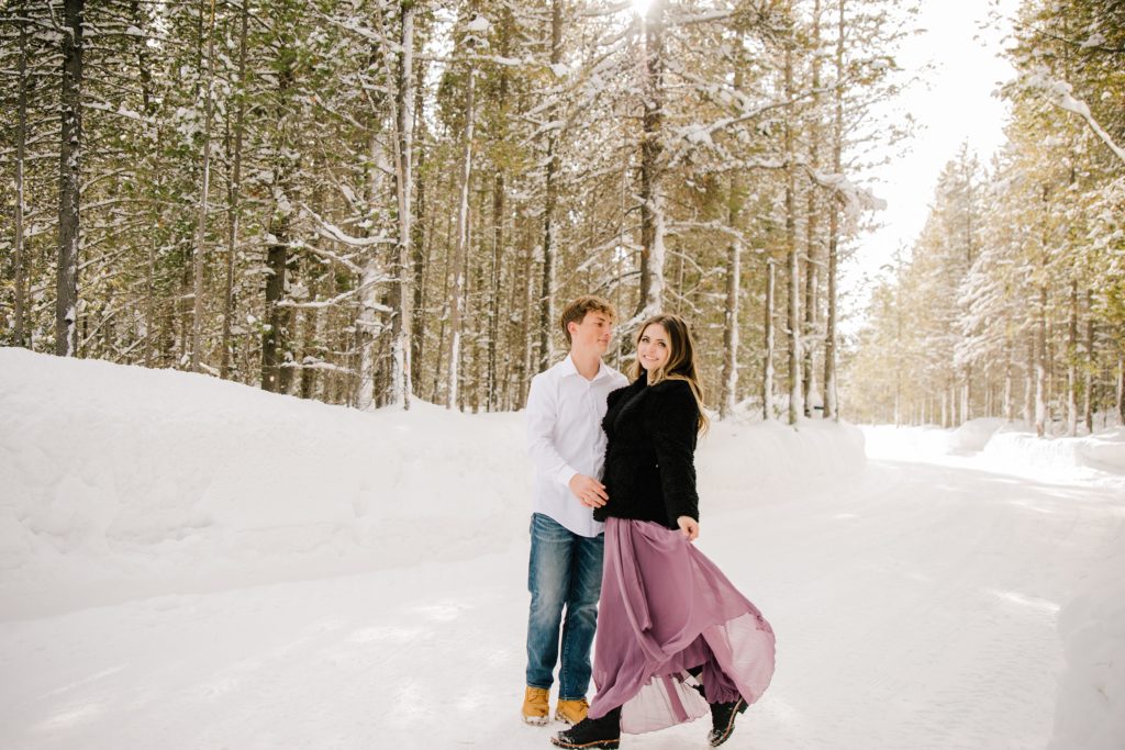 Jackson Hole wedding photographer captures Winter Engagement Session