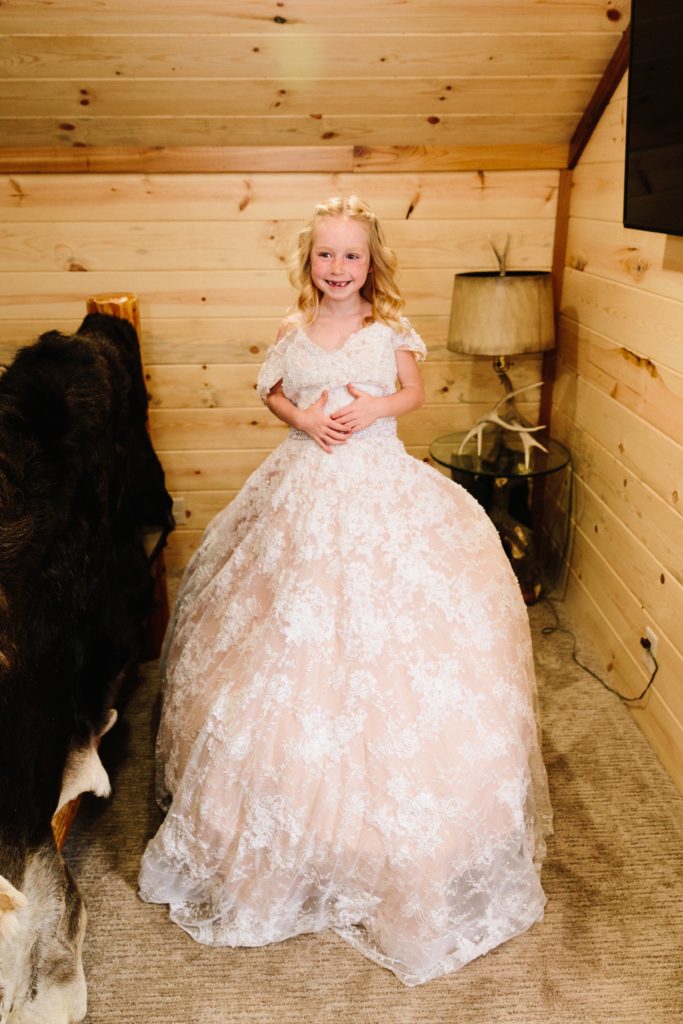 Jackson Hole wedding photographer captures daughter in mothers wedding dress