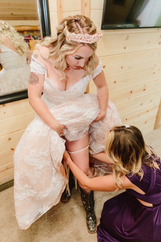 Jackson Hole wedding photographer captures Bride putting on garter