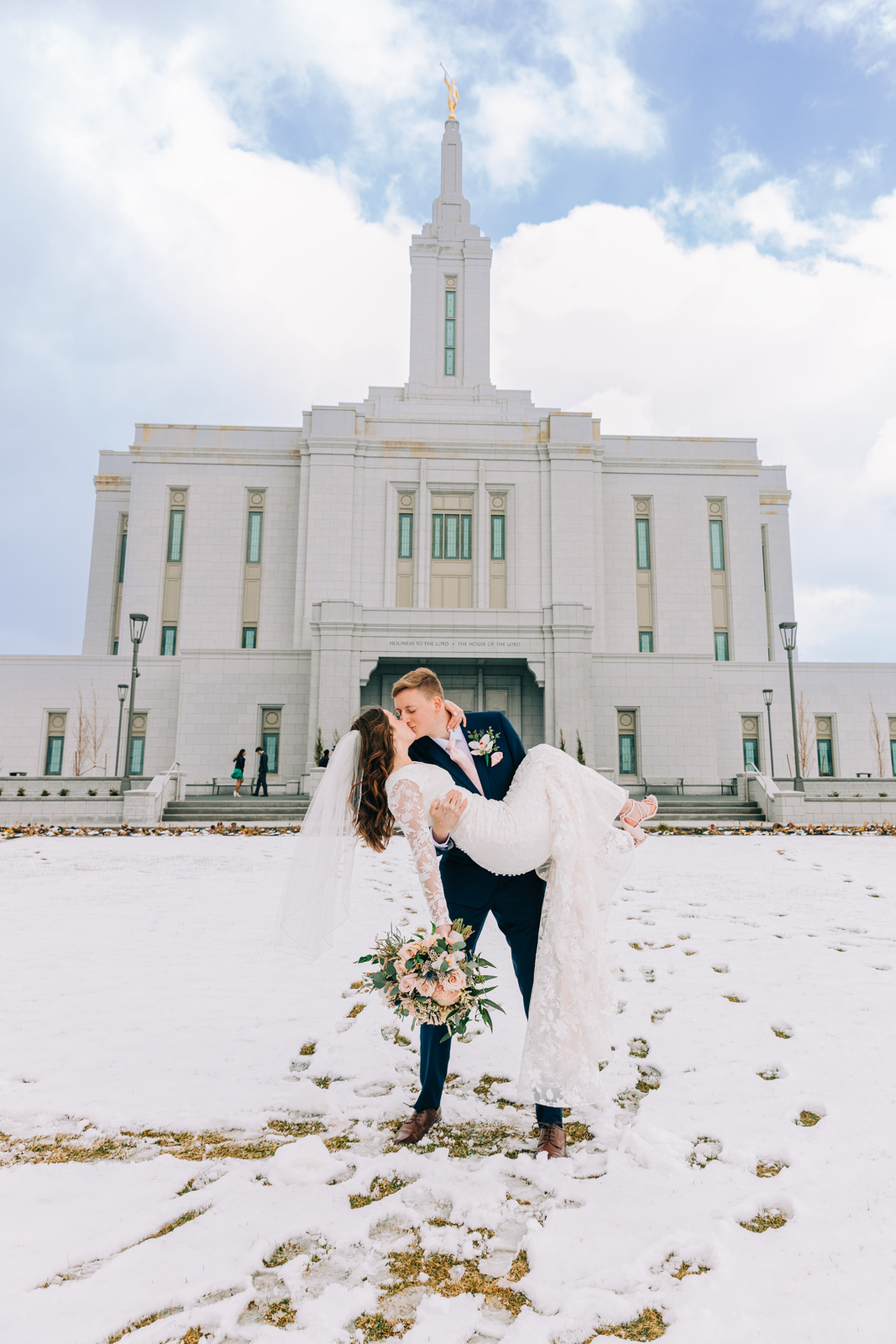 Jackson Hole wedding photographer captures bride and groom kiss snowy grounds