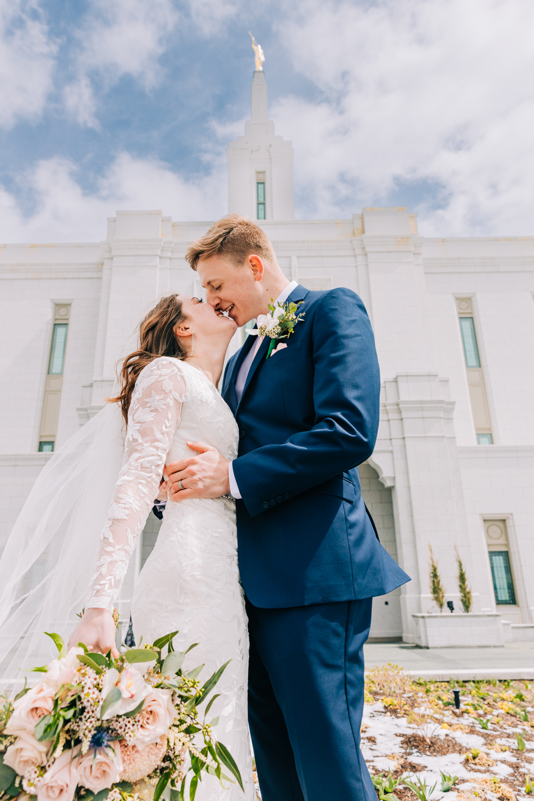 Jackson Hole wedding photographer captures Snowy wedding pocatello temple