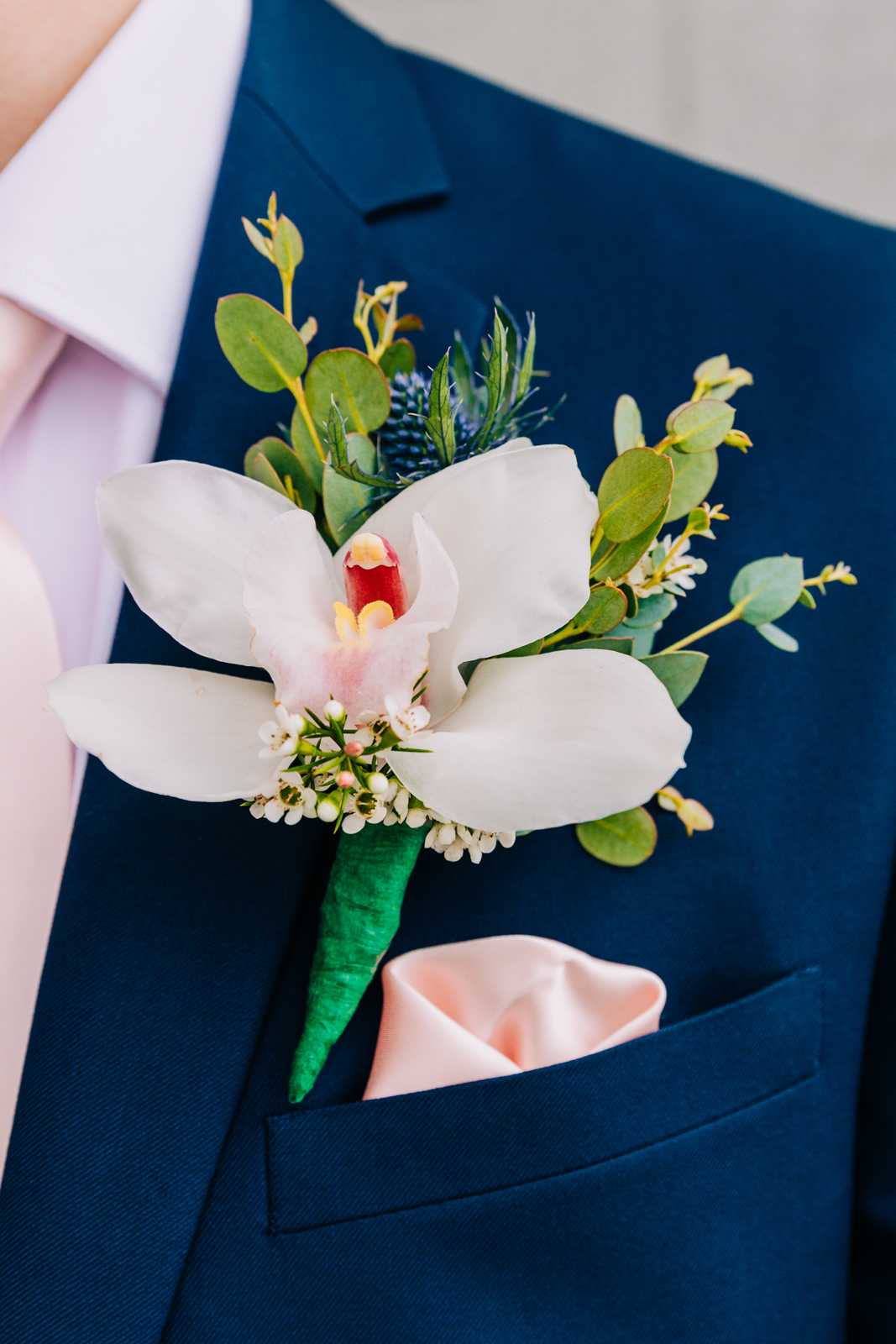 Jackson Hole wedding photographer captures Flowers by LD
