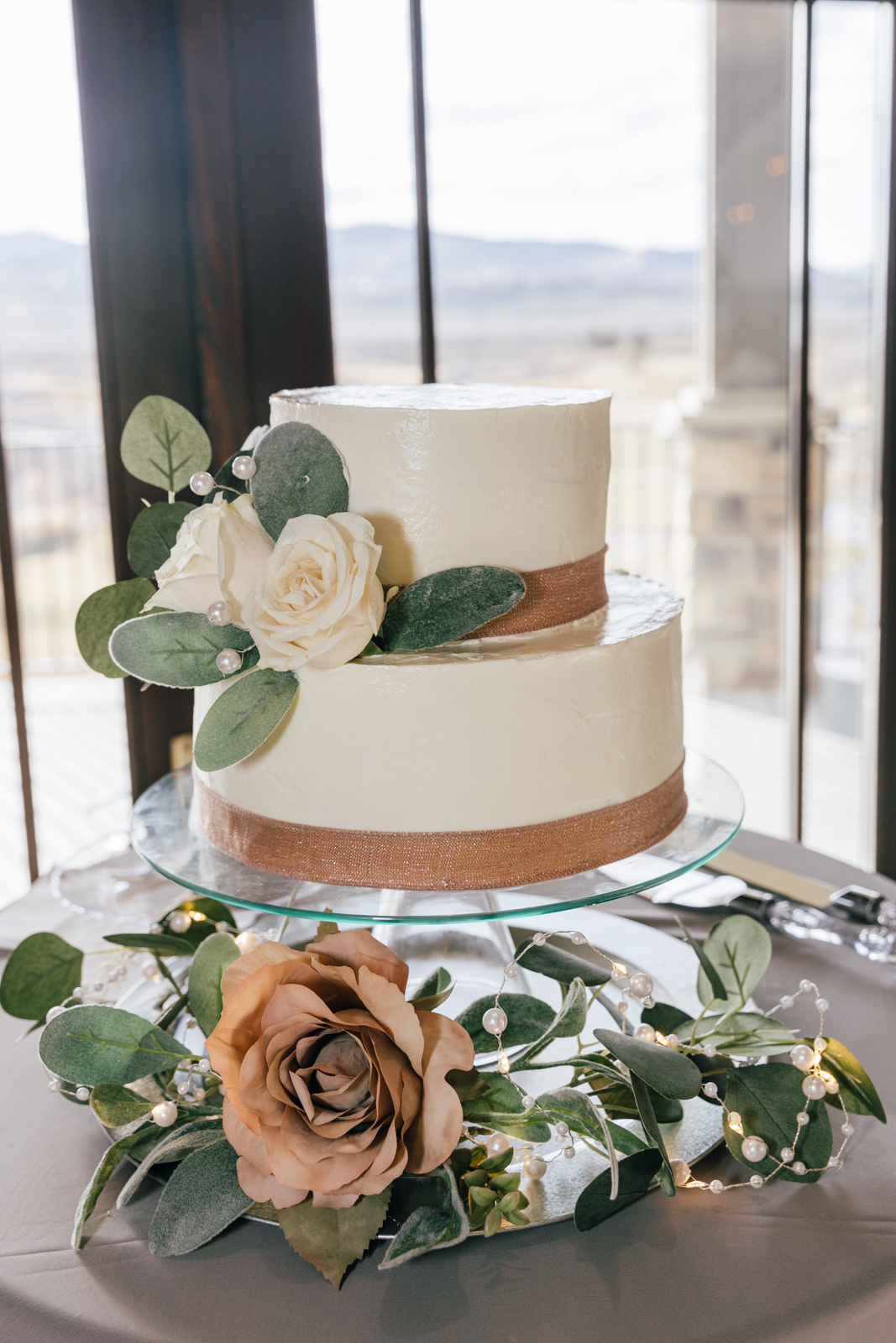Pocatello wedding cake with two tiers and bronze details