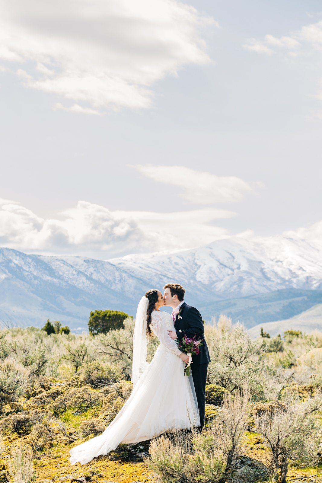 Jackson Hole wedding photographers capture ethereal kiss in mountians