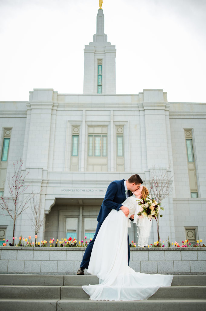 couple kissing in front of pocatello temple