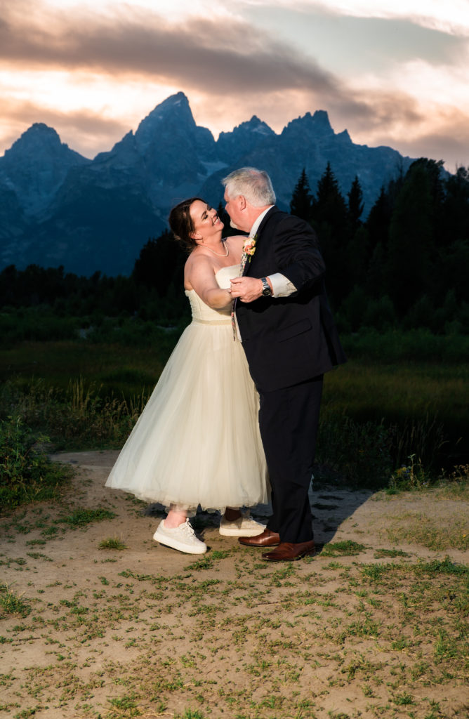 Jackson Hole photographer captures couple dancing and kissing at sunset