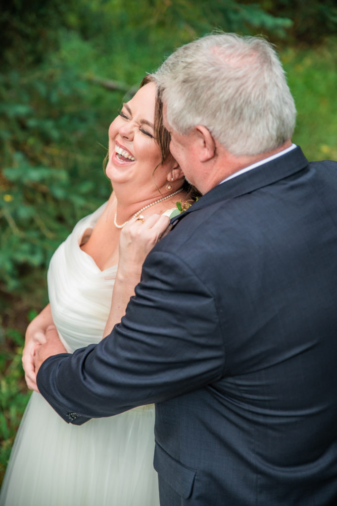 Jackson hole photographer captures groom making bride laugh